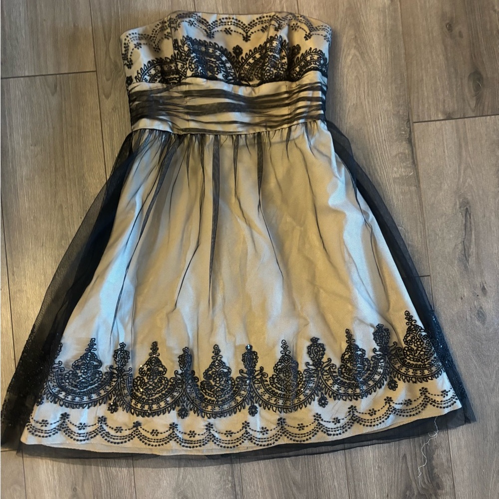Elegant Strapless Dress with Black Lace Overlay